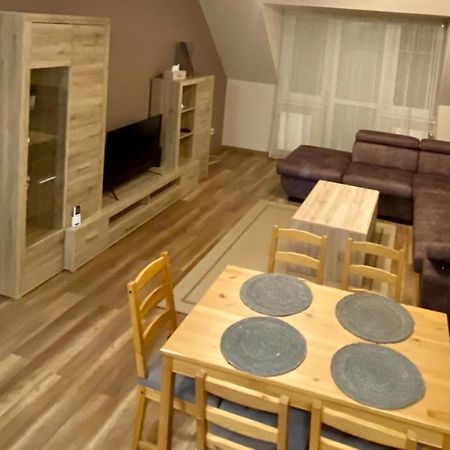 Barand Apartman Егер Екстериор снимка