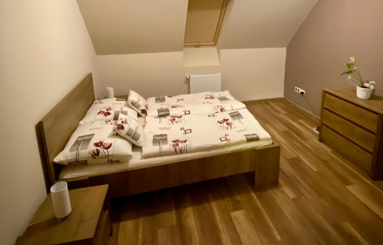 Barand Apartman Егер Екстериор снимка