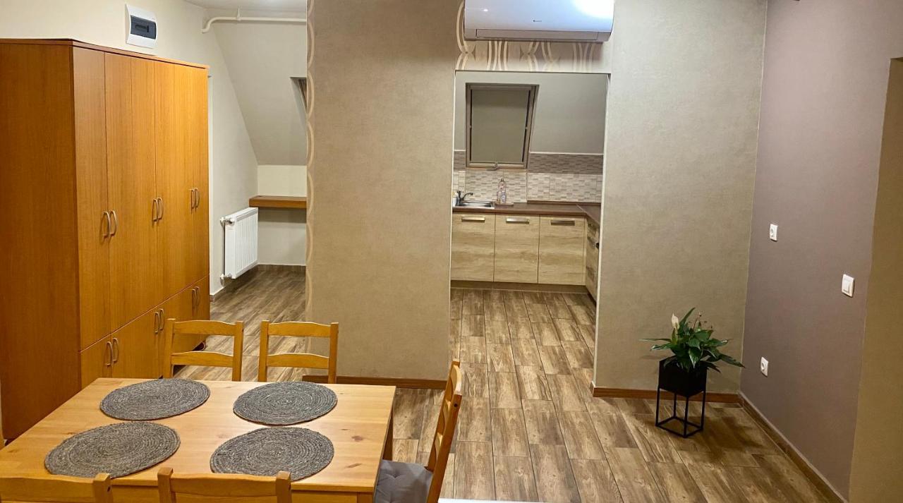 Barand Apartman Егер Екстериор снимка
